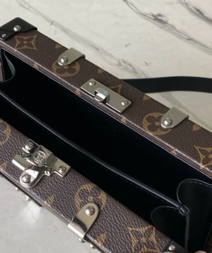 Neo Wallet Trunk