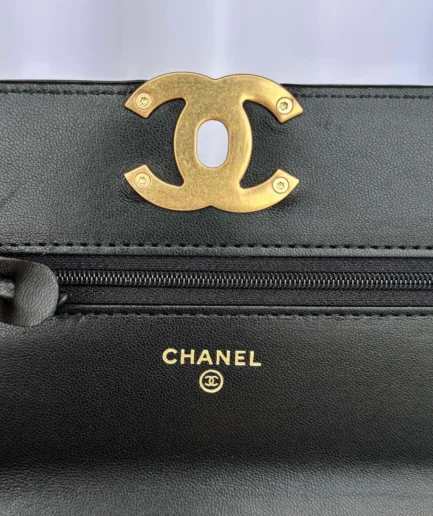 CHANEL 19 WOC