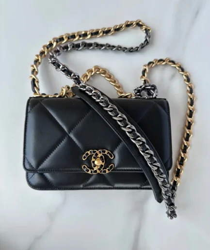 CHANEL 19 WOC