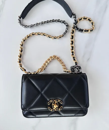 CHANEL 19 WOC
