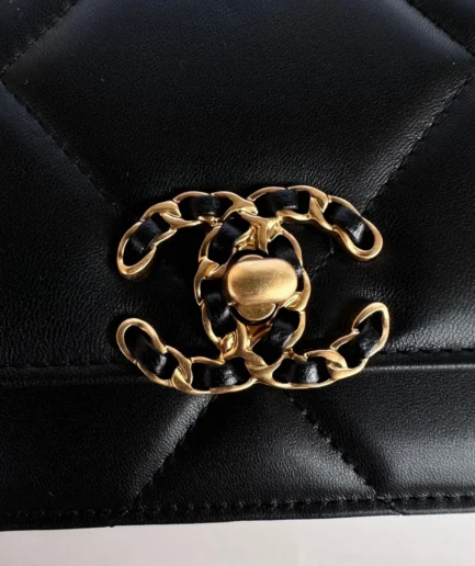 CHANEL 19 WOC