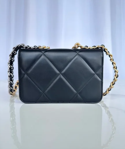 CHANEL 19 WOC
