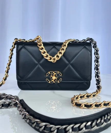 CHANEL 19 WOC
